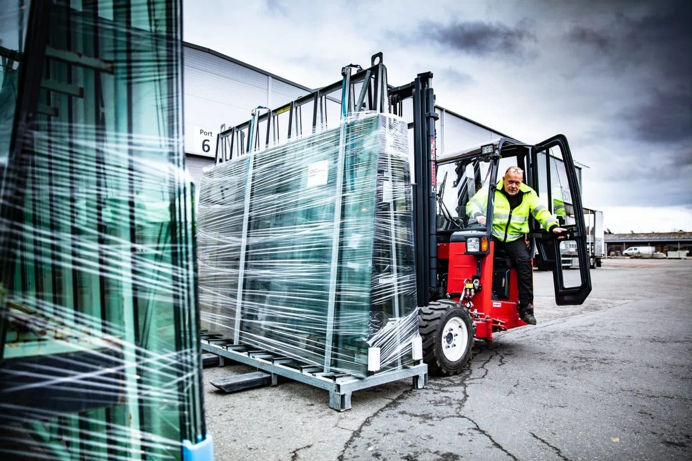 All Terrain Forklift Hire Brisbane: Saving Businesses from Operational Delays